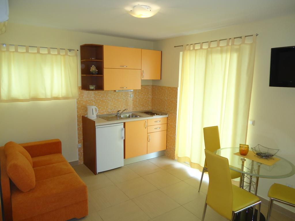 Villa Grgo Apartments Tučepi Habitación foto